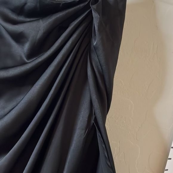 Shein Curve Black side slit skirt with back zipper gathered slinky material 0X - Picture 4 of 13
